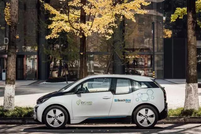 一辆不限号、不加油、不交停车费的豪华车